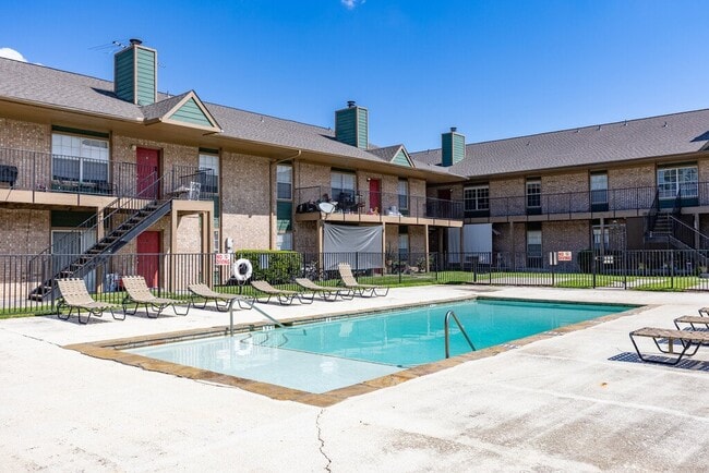 Foto del edificio - 811 Cloyd Dr