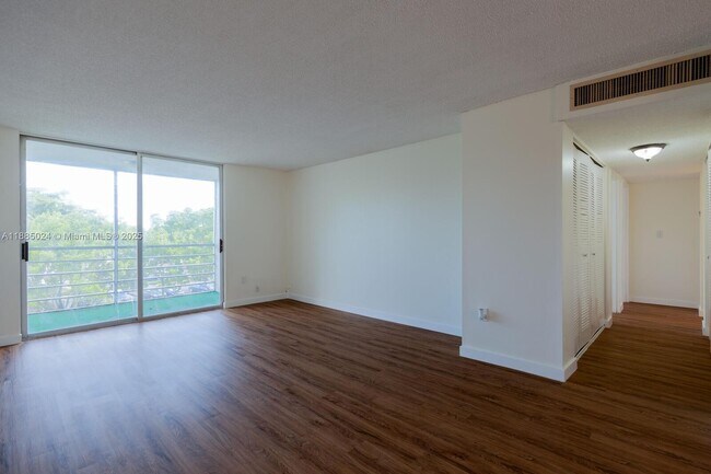 Foto del edificio - 14180 SW 84th St