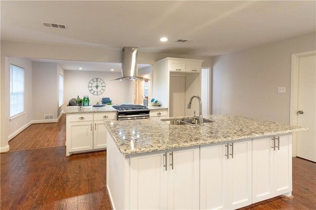 Building Photo - 9869 Kingsman Dr