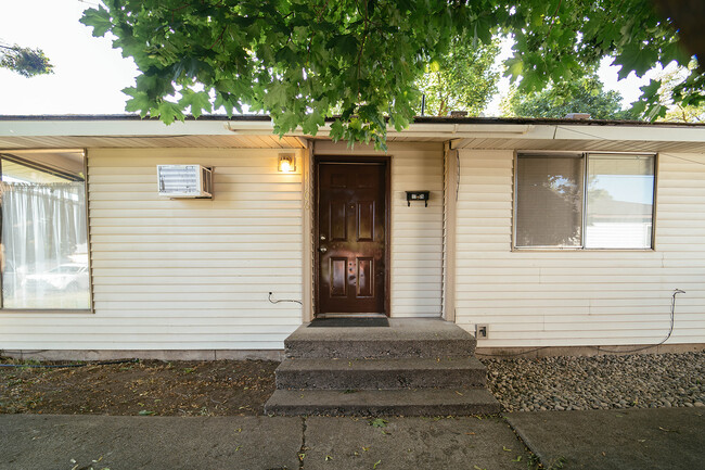 Building Photo - 1106/1108 E Rowan Ave