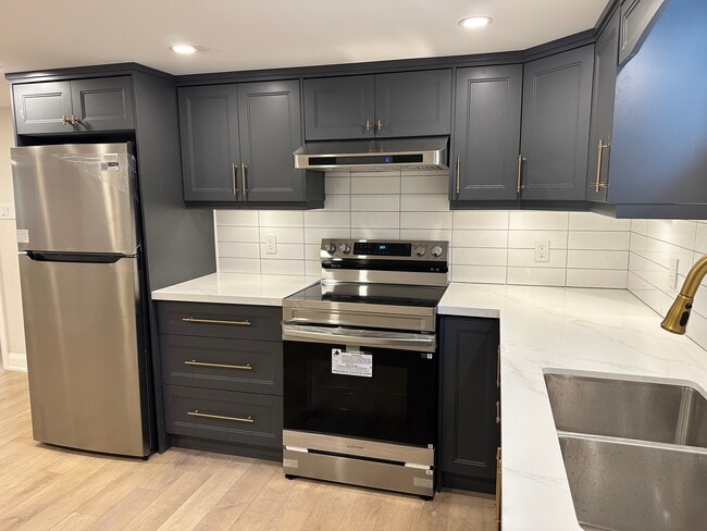 Building Photo - Fantastic 2-Bedroom Legal Apartment for Re...