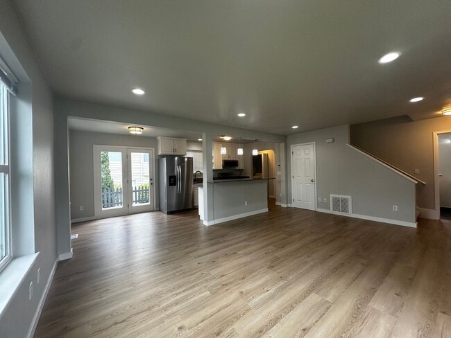 Building Photo - 4324 Hoyt Ave