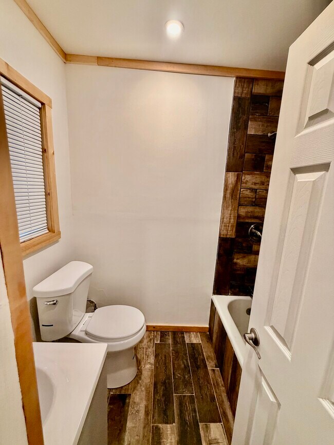 Foto del edificio - 25890 Wayne Rd