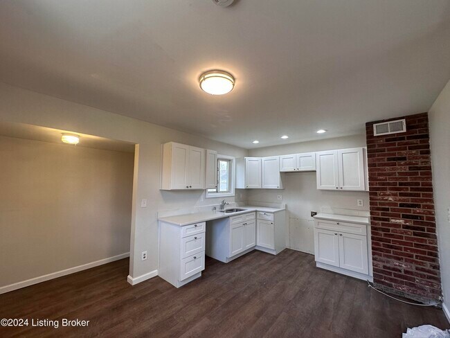 Building Photo - 403 Glengarry Dr