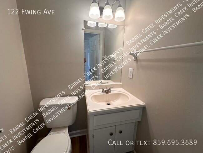 Building Photo - 2-Bed 1.5-Bath Townhome