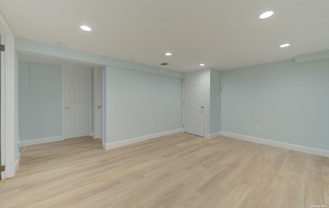 Building Photo - 40 Peachtree Ln