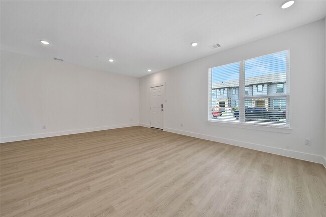 Building Photo - 11915 Carvalho Dr