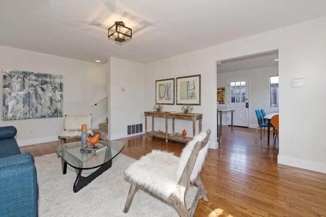 Building Photo - 2 bedroom in Oakland CA 94602
