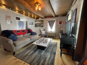 Building Photo - 173 Main St