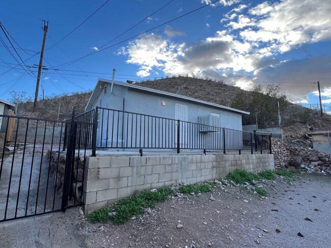 Foto del edificio - 216 HUTCHISON STREET