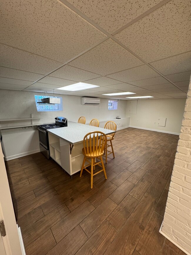 Foto del edificio - 1239 Disston St Unit 2