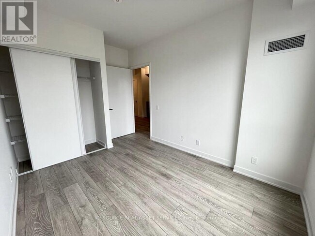 Building Photo - 108 Peter St