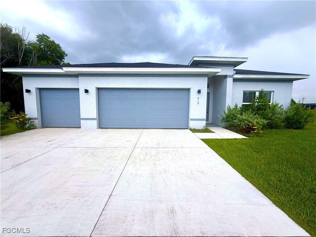Foto principal - 619 NW 2nd Ln