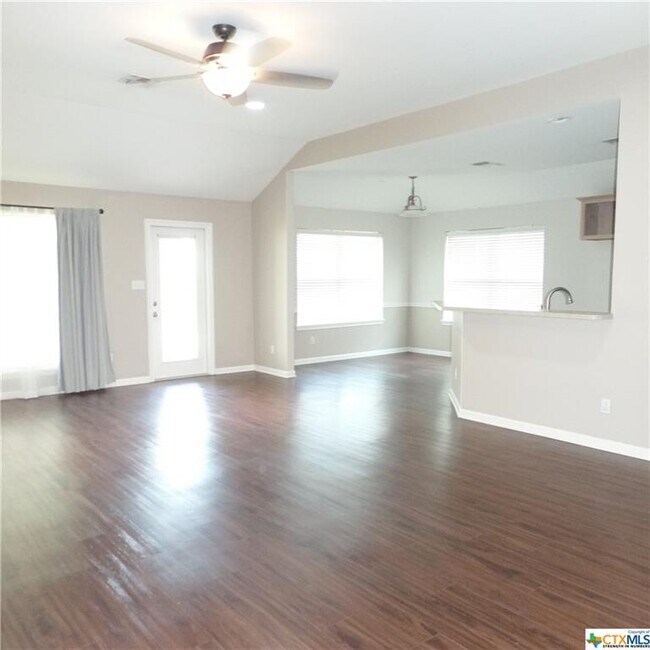 Building Photo - 205 Fieldstone