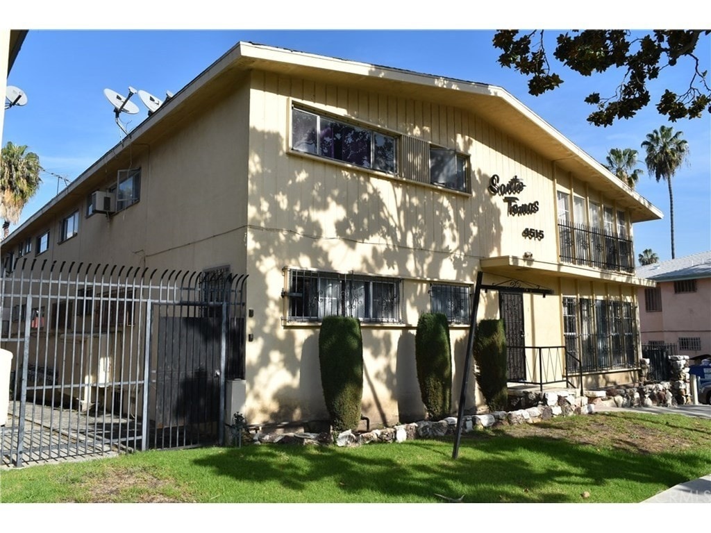 Primary Photo - 4515 Santo Tomas Dr