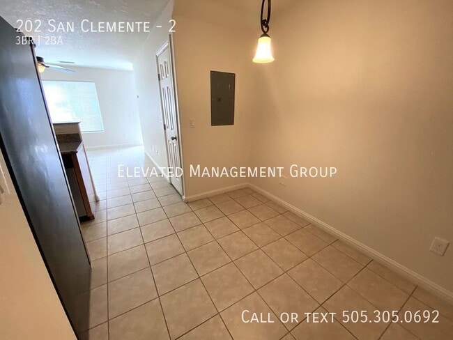 Building Photo - 202 San Clemente Ave
