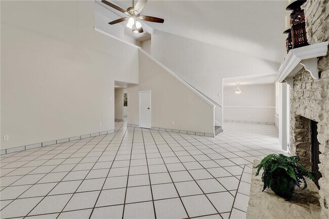 Building Photo - 12013 Wycliff Ln