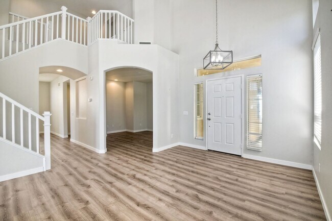 Foto del edificio - Beautiful home in gated community of Marbr...