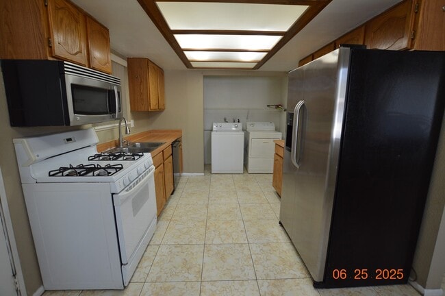 Building Photo - 4277 Ridgeview Dr