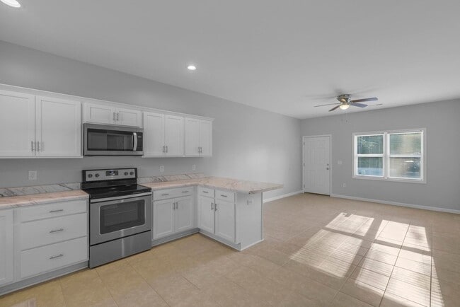 Building Photo - 130 Summerlin Ln