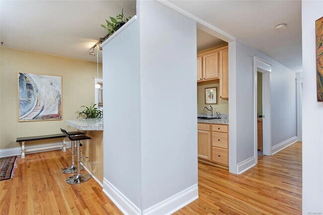 Foto del edificio - 1362 N Marion St