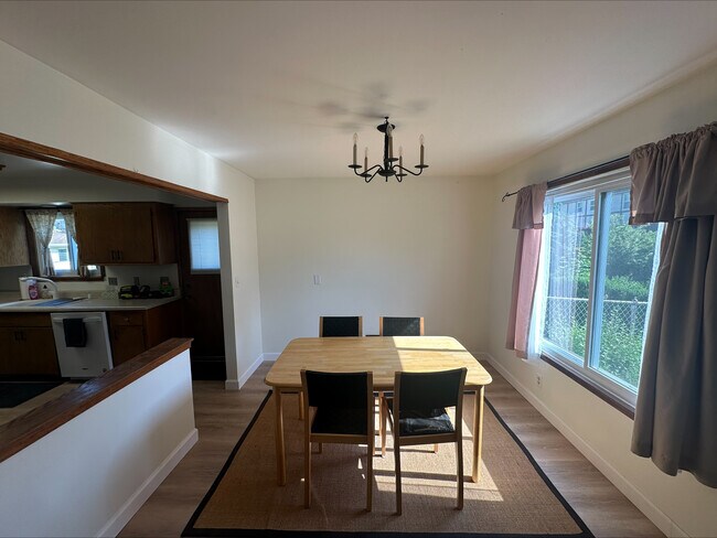 Comedor - 193 Lakeview Ct