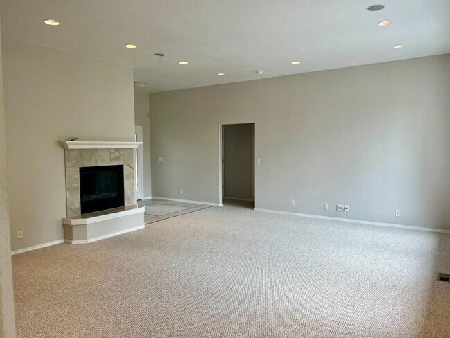 Building Photo - Spacious, Well-Appointed home in a Highly Desirable Location!