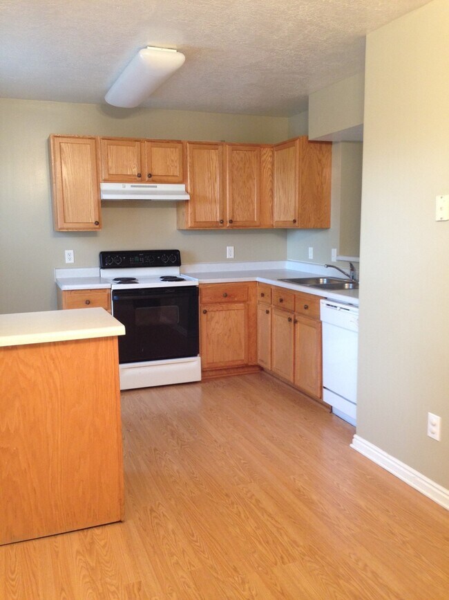Foto del edificio - 1204 Torwood Ct