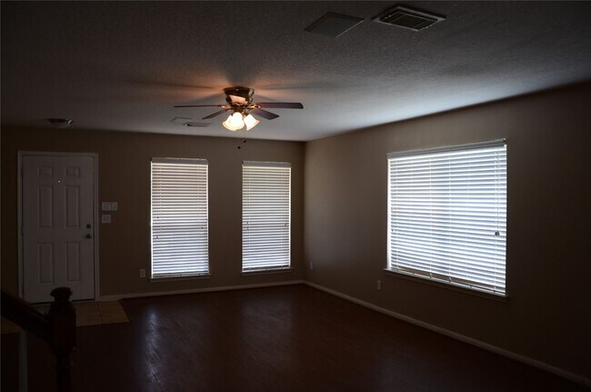 Foto del edificio - 2507 Pembroke Springs