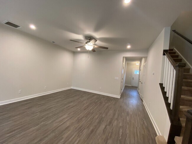 Building Photo - Palmetto Row Townhome with garage!