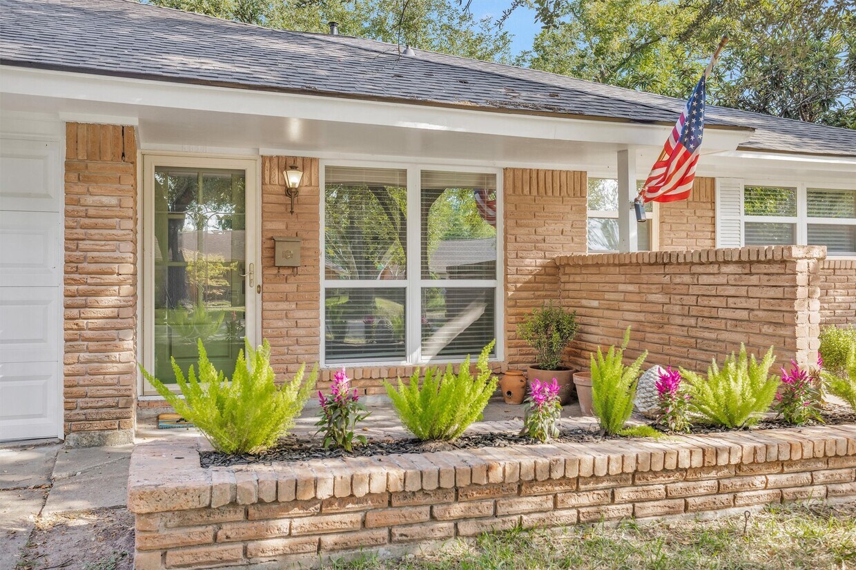 Foto principal - 5518 McKnight St