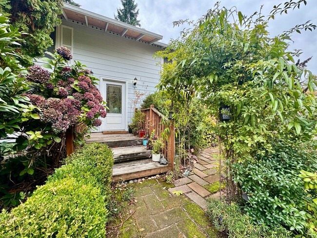 Photo - ***MOVE IN SPECIAL!!!*** Fully Furnished 4-bedroom, 2-bath home with Beautiful Backyard in Renton