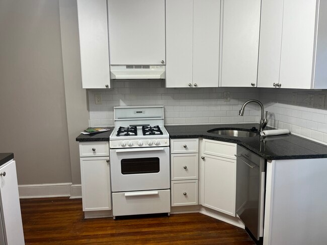 Building Photo - 126 S Bellevue Ave