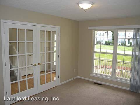 Building Photo - 8035 Oak Tree Dr N