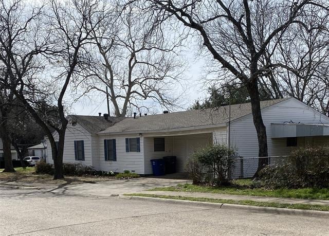 Building Photo - 3803 Poinsettia Dr