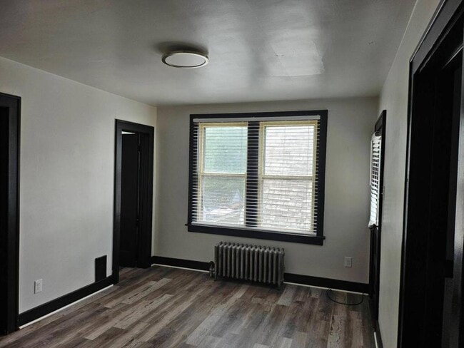 Building Photo - 949 Maple Ave