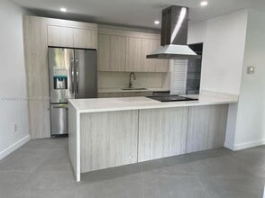 Building Photo - 11922 NE 12th Ct