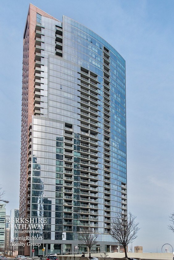 Primary Photo - 450 E Waterside Dr