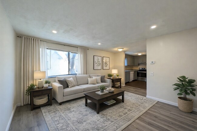 Building Photo - 82 Newbury St