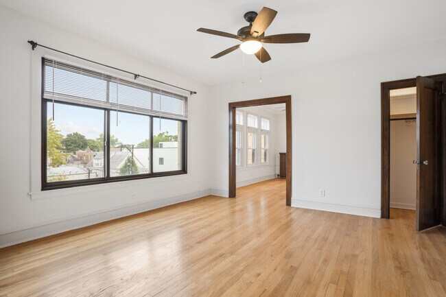 Foto del edificio - 2342 N Spaulding Ave