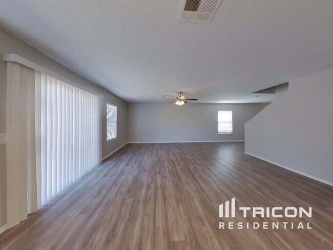 Building Photo - 45764 W Guilder Ave