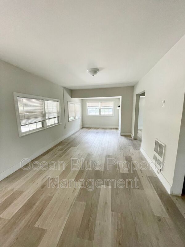 Photo - 206 E Ida St Apartment