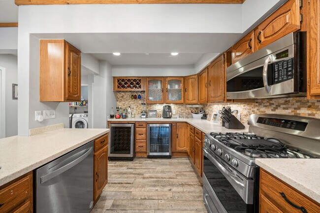 Foto del edificio - 814 Kendall Ln