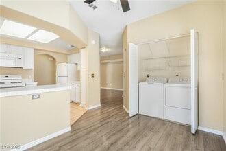 Building Photo - 525 Indian Princess Dr