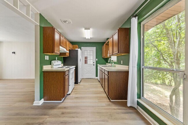Foto del edificio - 4936 Springhill Dr