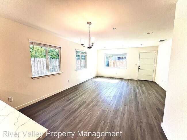 Building Photo - 2 br, 2 bath House - 3344 44th st