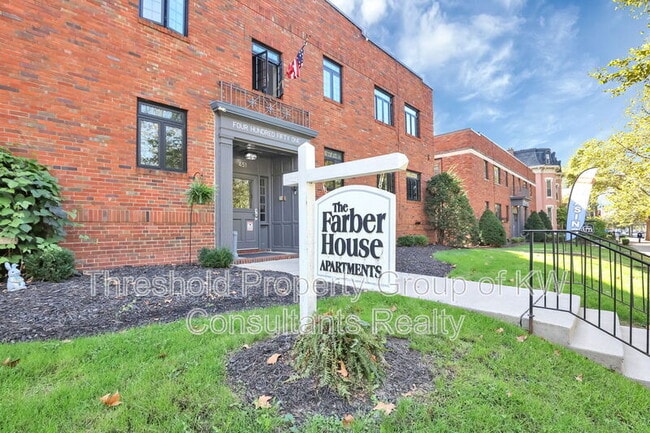 Building Photo - 451 E Town St