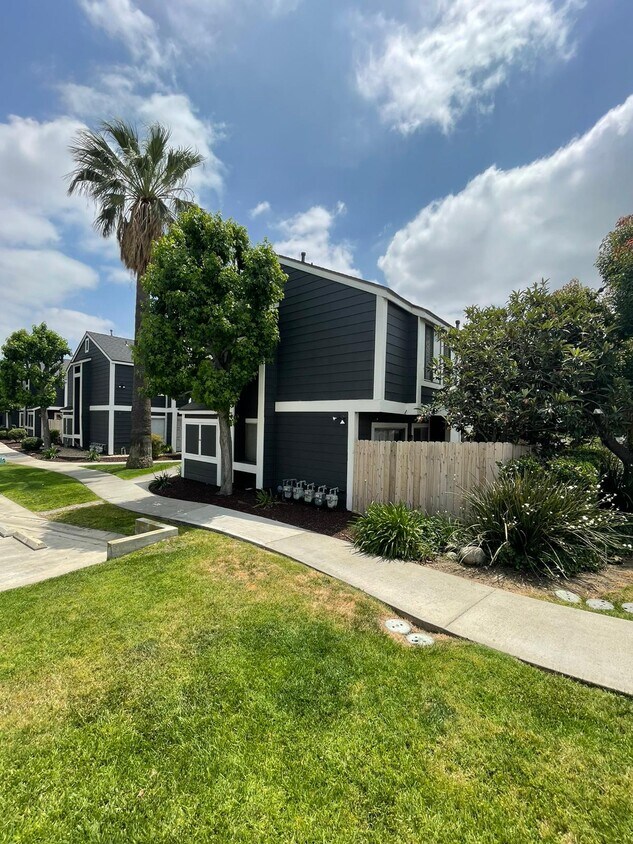 824 N Pasadena Ave Unit 2, Azusa, CA 91702 Condo for Rent in Azusa, CA