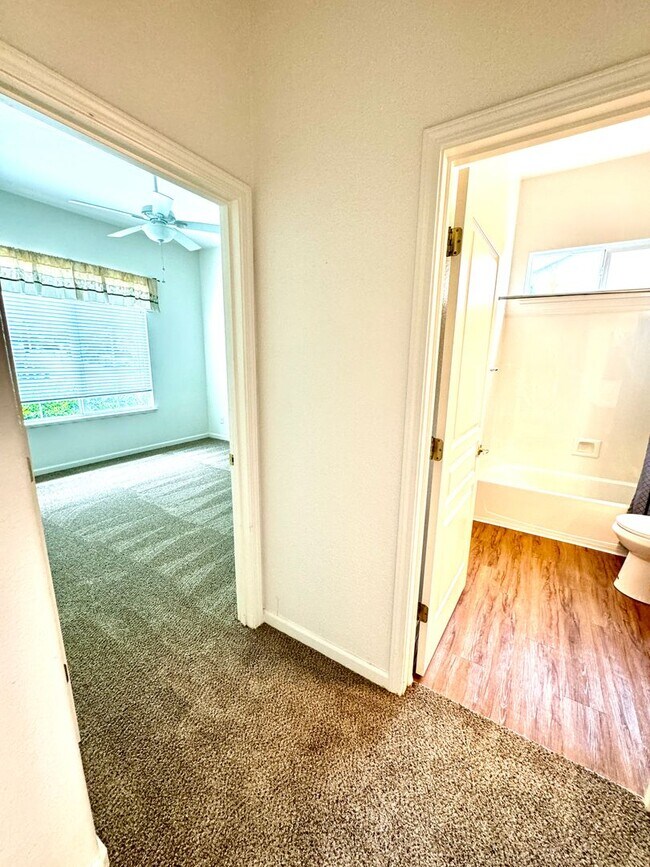 Foto del edificio - Adult 55+ Lovely Home in Springfield @ Whitney Oaks with a View