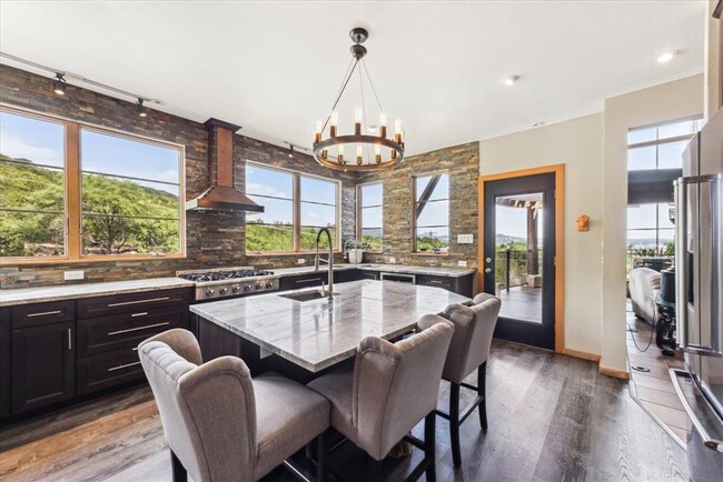 Foto del edificio - 13801 Lakeview Dr